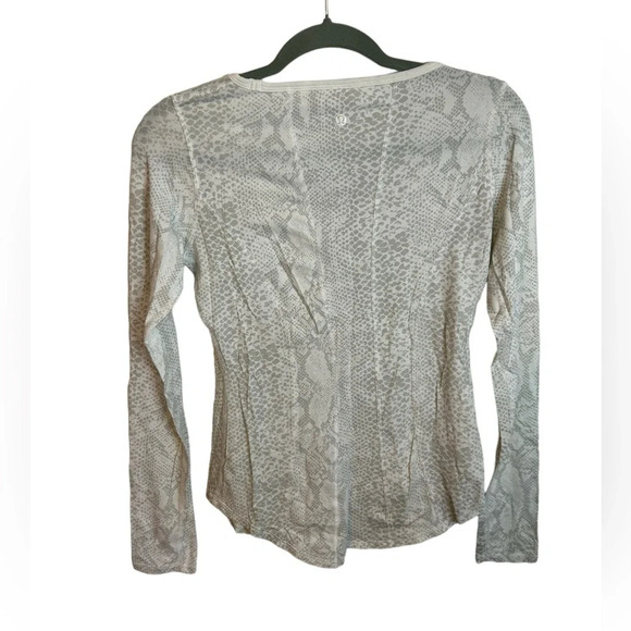 LULULEMON BETWEEN THE LINES SNAKESKIN TOP - Picture 2 of 2